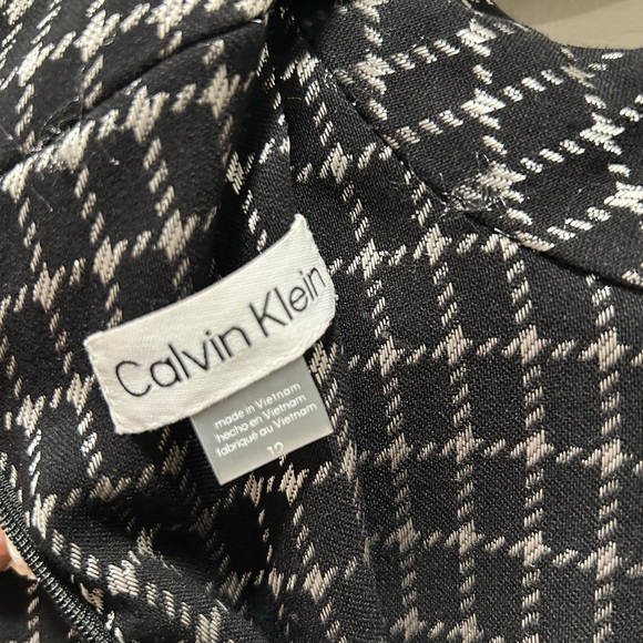 Calvin Klein Black and White Sheath Dress Sleeveless Mock Neck - Picture 4 of 4